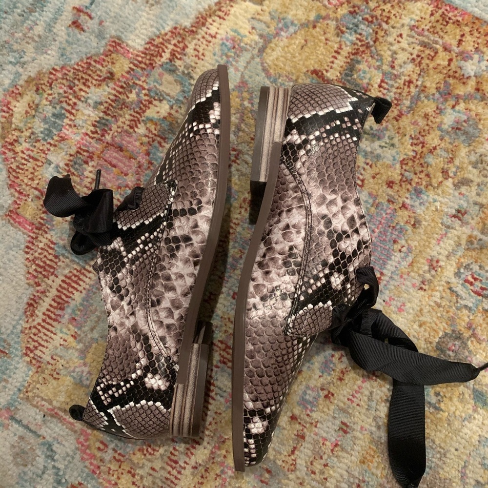 Never Worn Kelsi Dagger Shoes